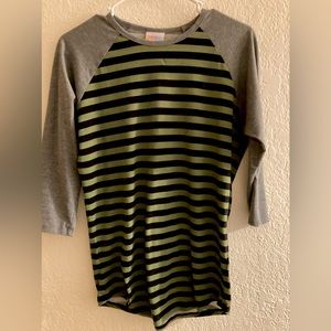LuLaRoe quarter sleeve shirt Size S